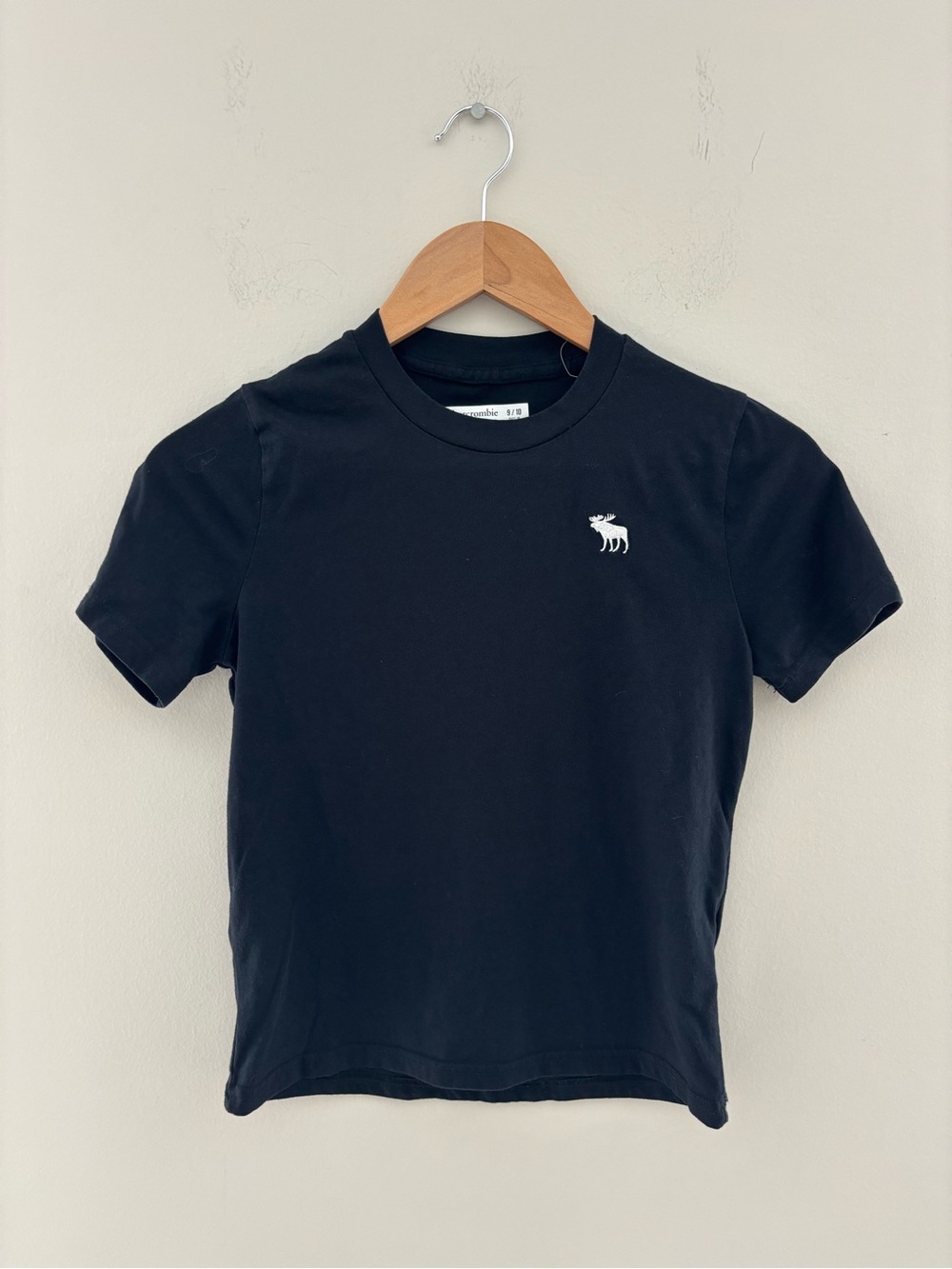 Abercrombie Kids Black Crew Neck T-Shirt Embroidered Moose Logo Boys 9/10 - Picture 1 of 3